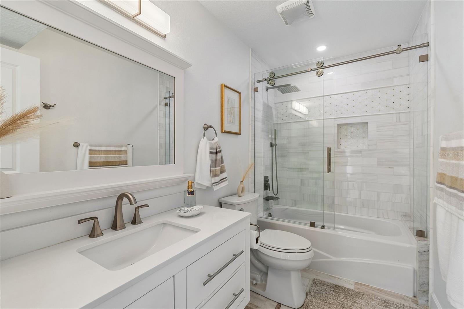 Full second bathroom in the second floor.