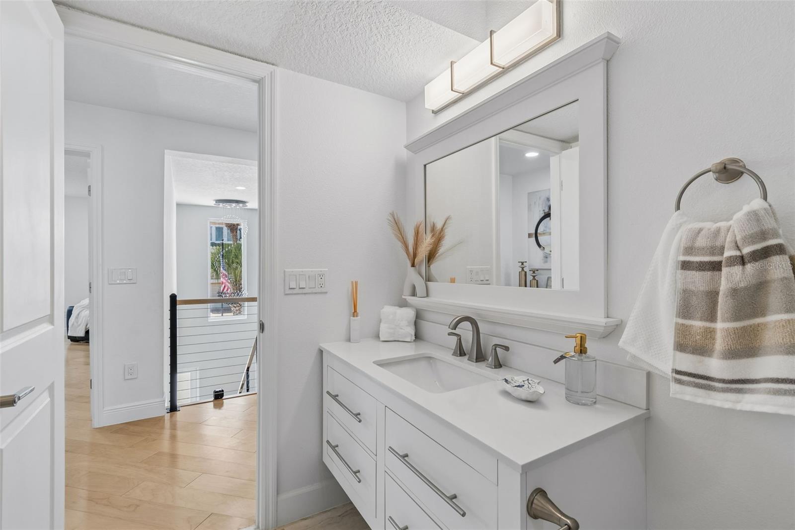 Full second bathroom in the second floor.