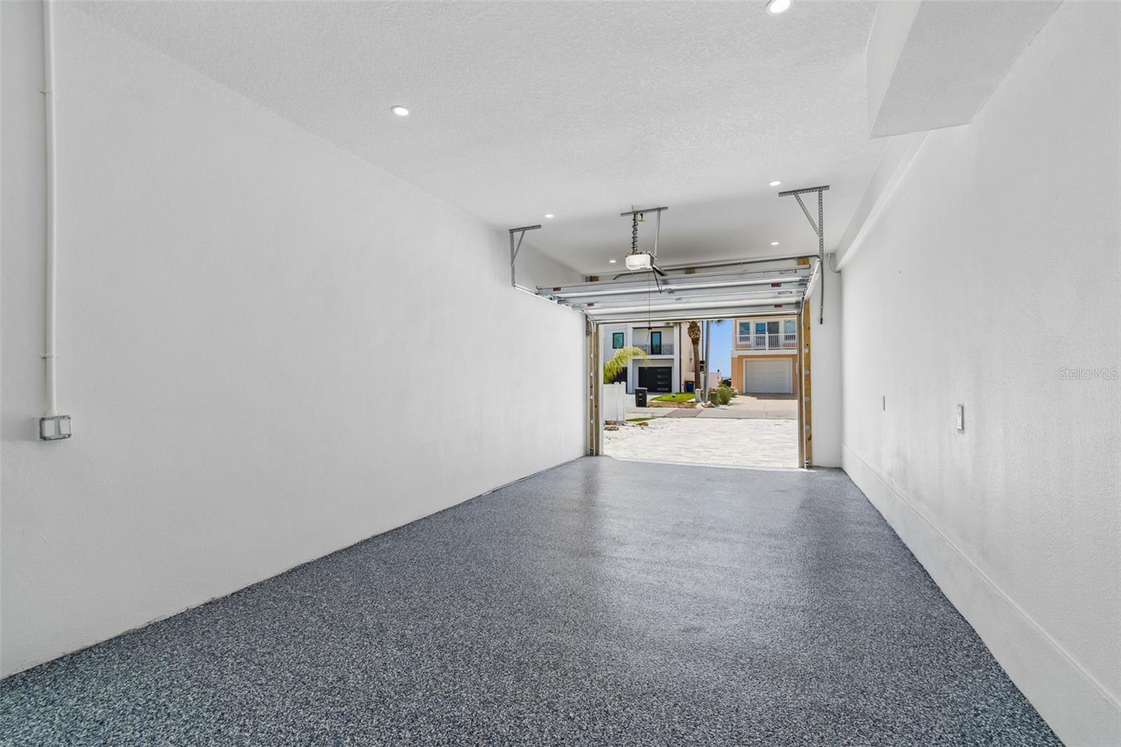 Garage, poxy floor