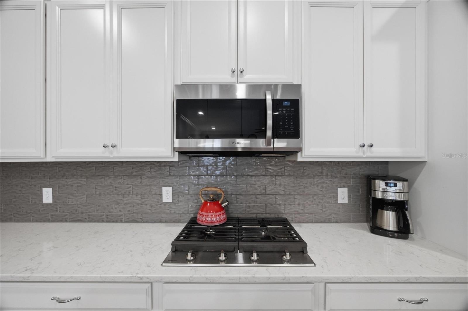 Natural gas cooktop