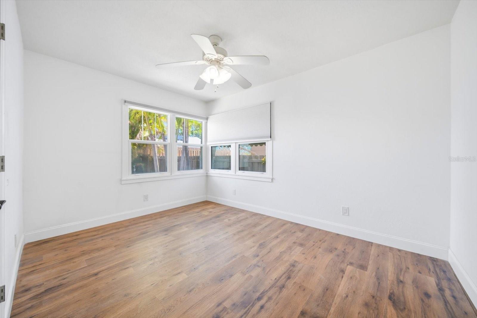 2nd Bedroom with Closet and windows, nice light!