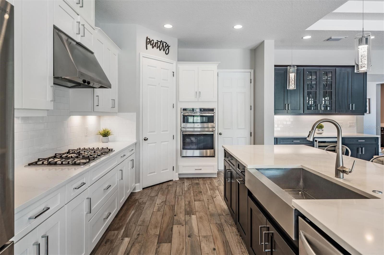 Separate gas cooktop and farmhouse sink