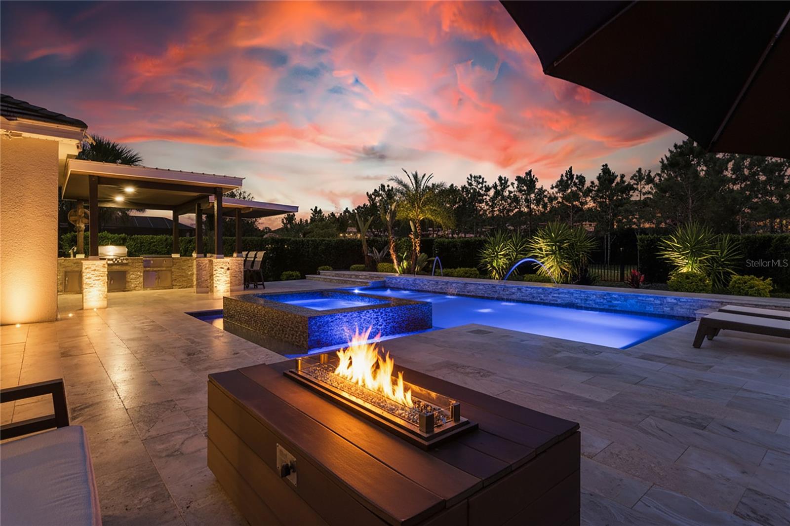Great pool and patio lighting