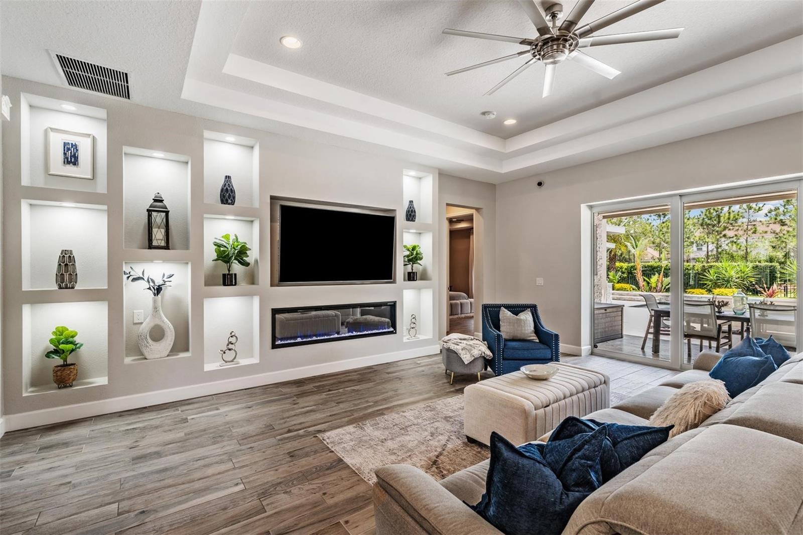 Double trey ceiling and a neutral color palette