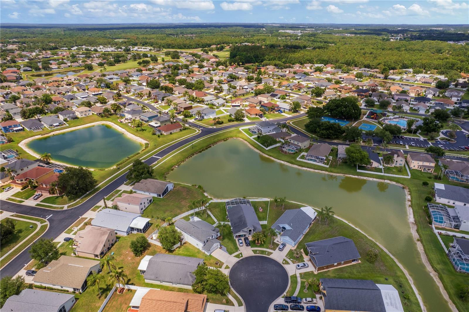 Gorgeous Grand Oaks neighborhood.