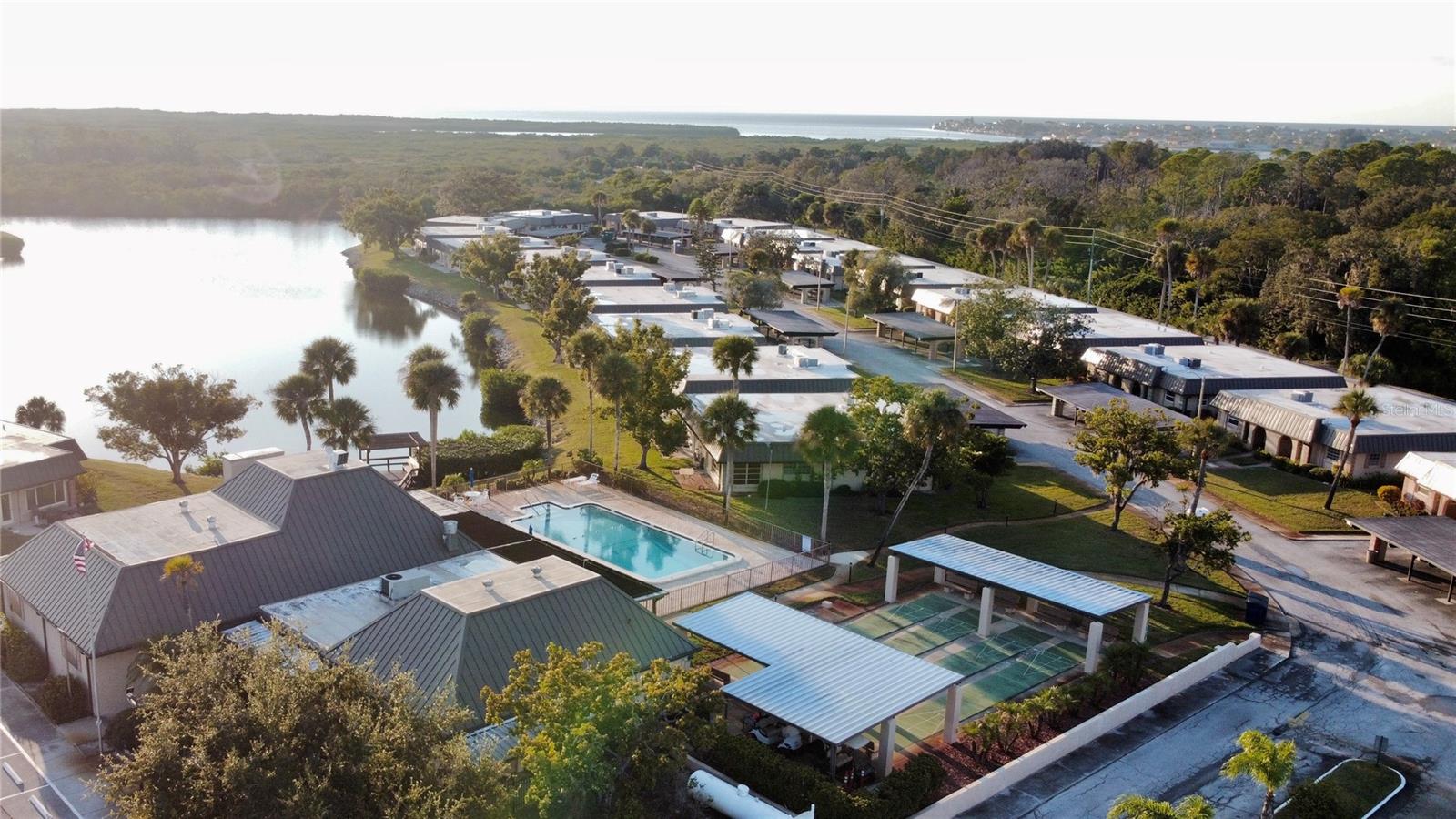 Clubhouse / Pool