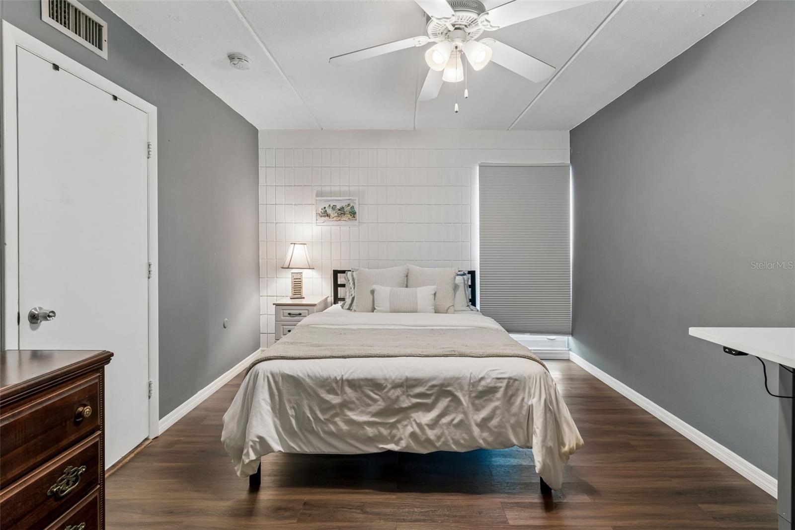 TB8510609