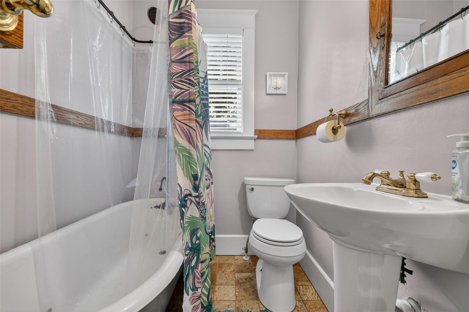 Secondary bathroom with Clawfoot Tub