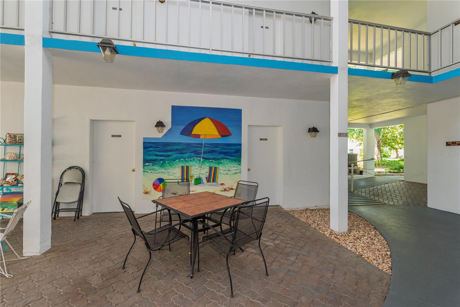 Large, covered outdoor common area in Aberdeen House.