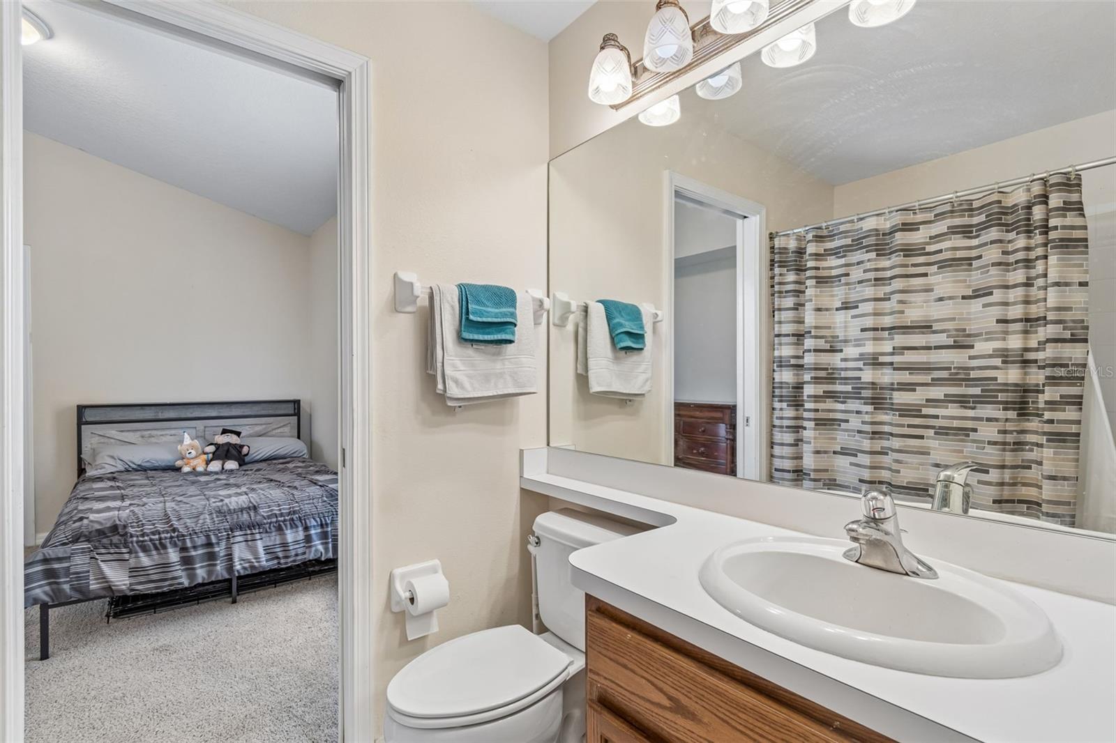 Bathroom 3 (Jack-n-Jill style)