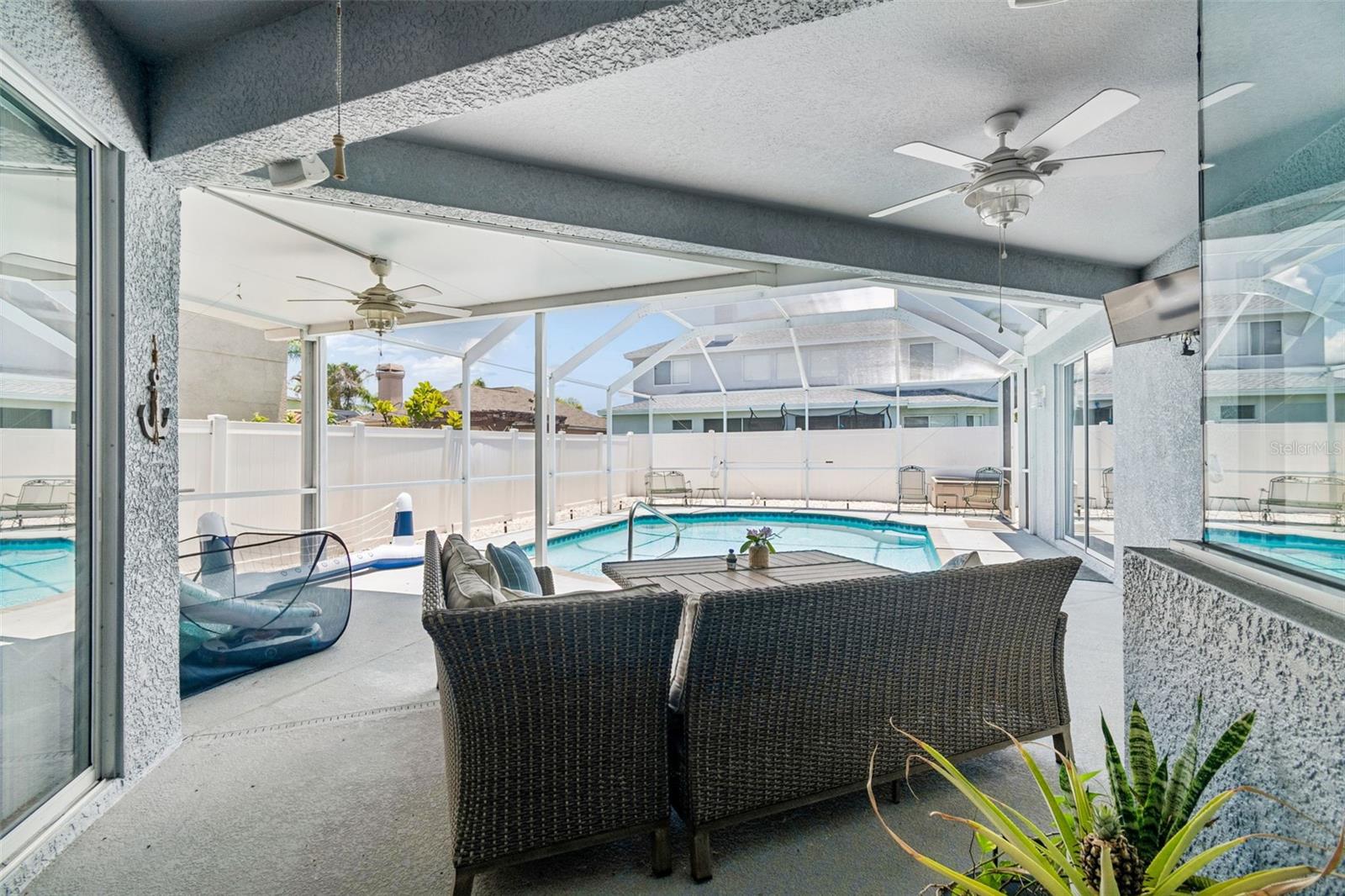 Pool/Lanai