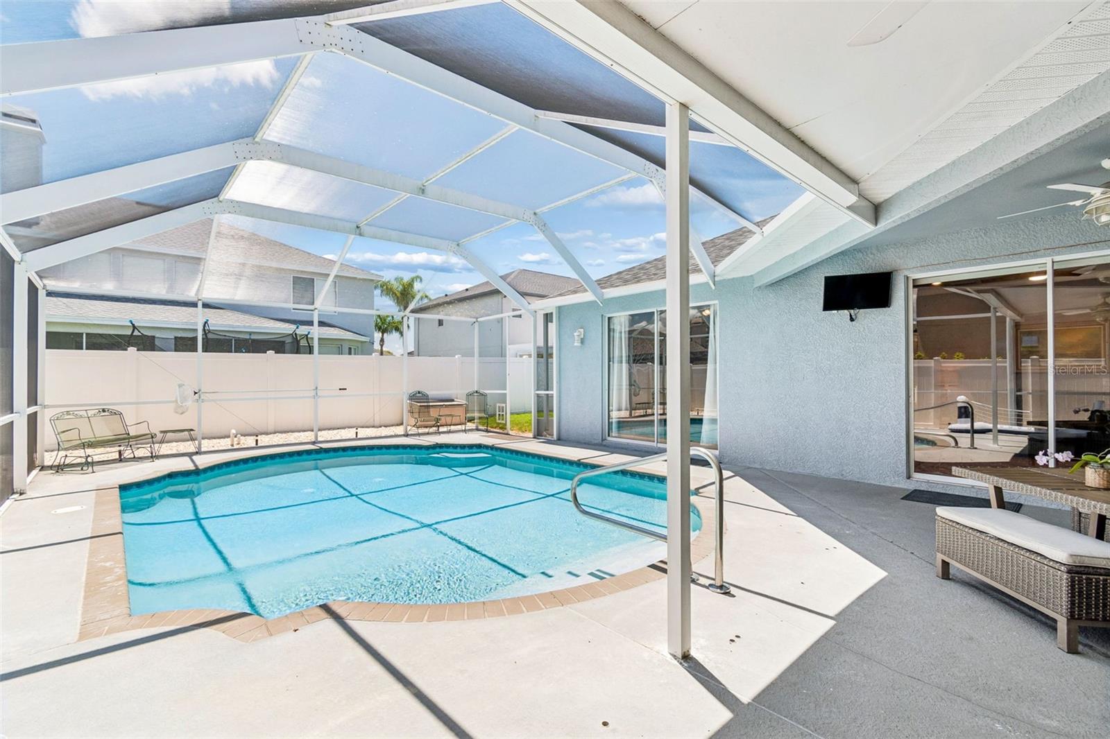 Pool/Lanai