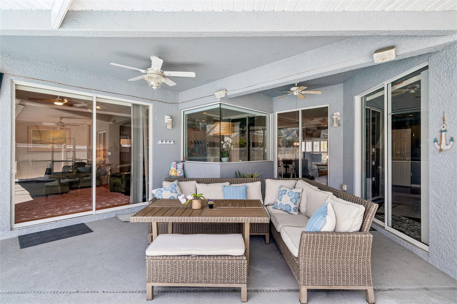 Pool/Lanai
