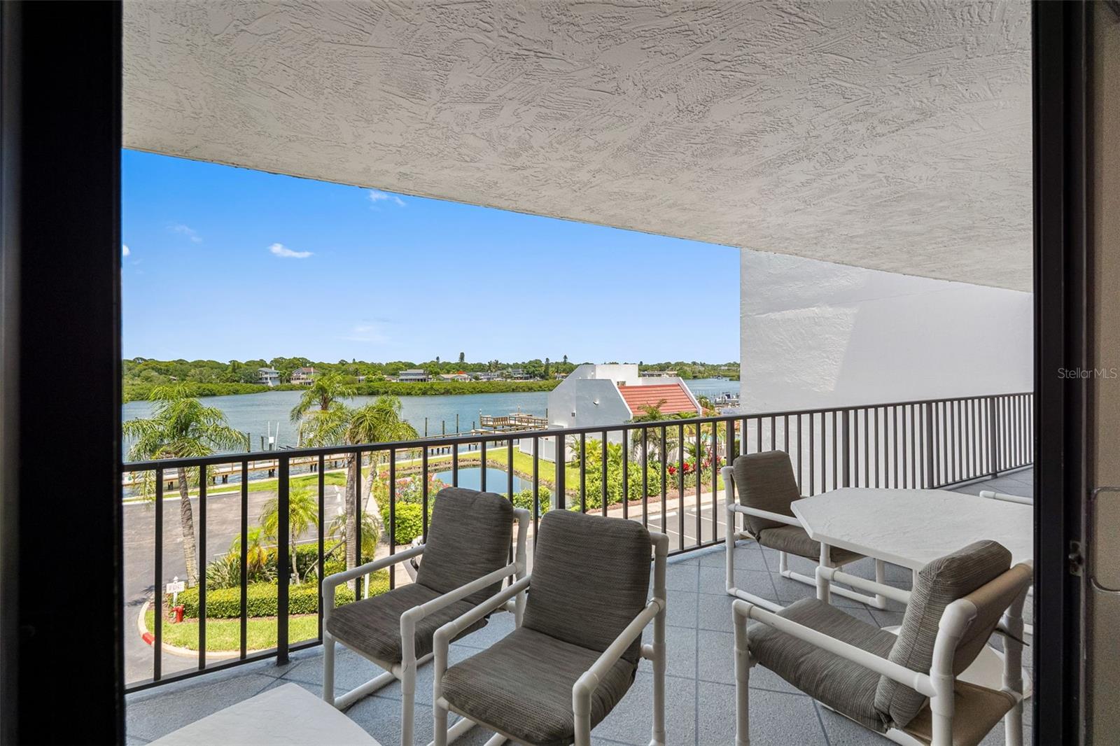 LARGE DECK