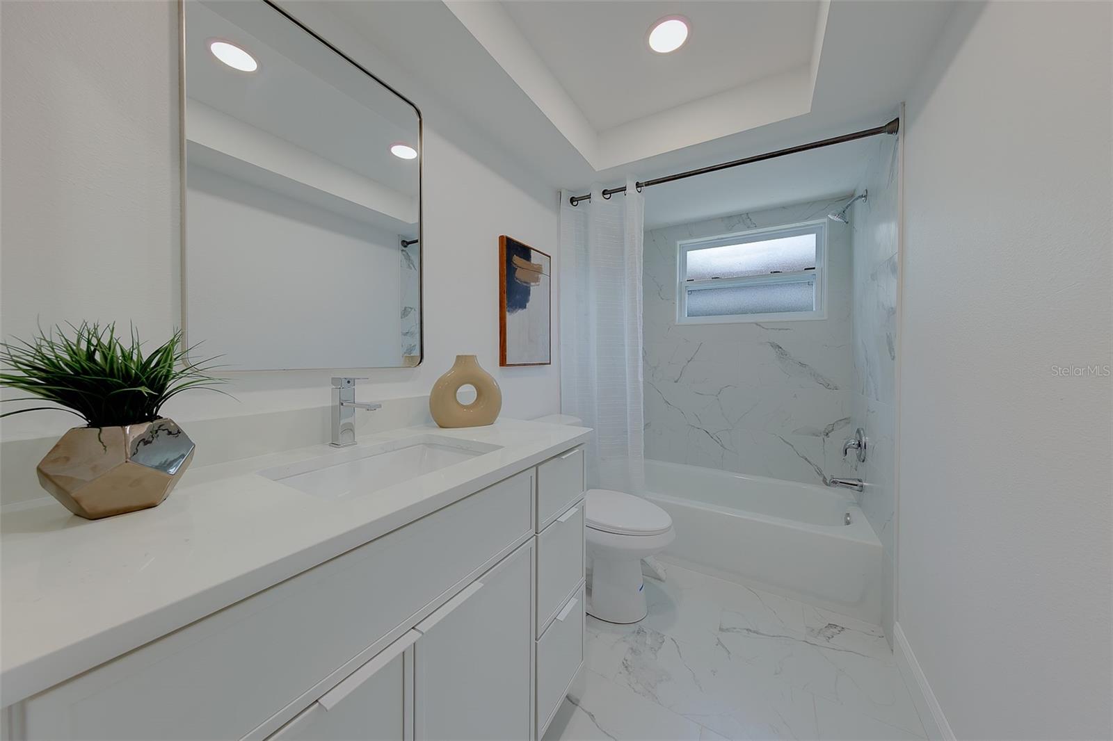 TB8510695