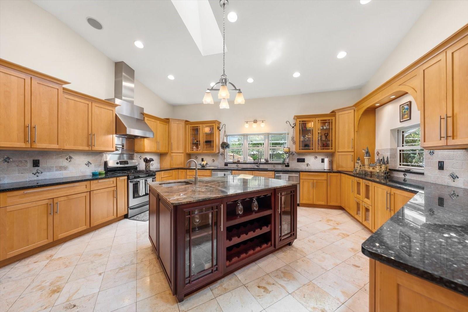 Visual of Kitchen & Island