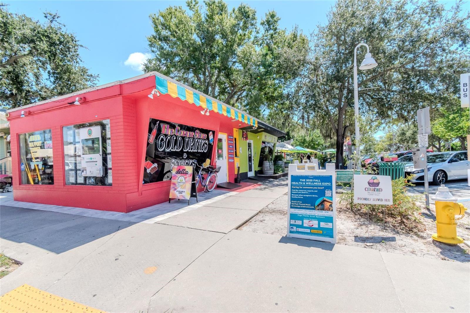'CORNER STORE" WALKING DISTANCE FROM CONDO TO PICK UP YOUR FAVORITE BEVERAGE OR SNACK.