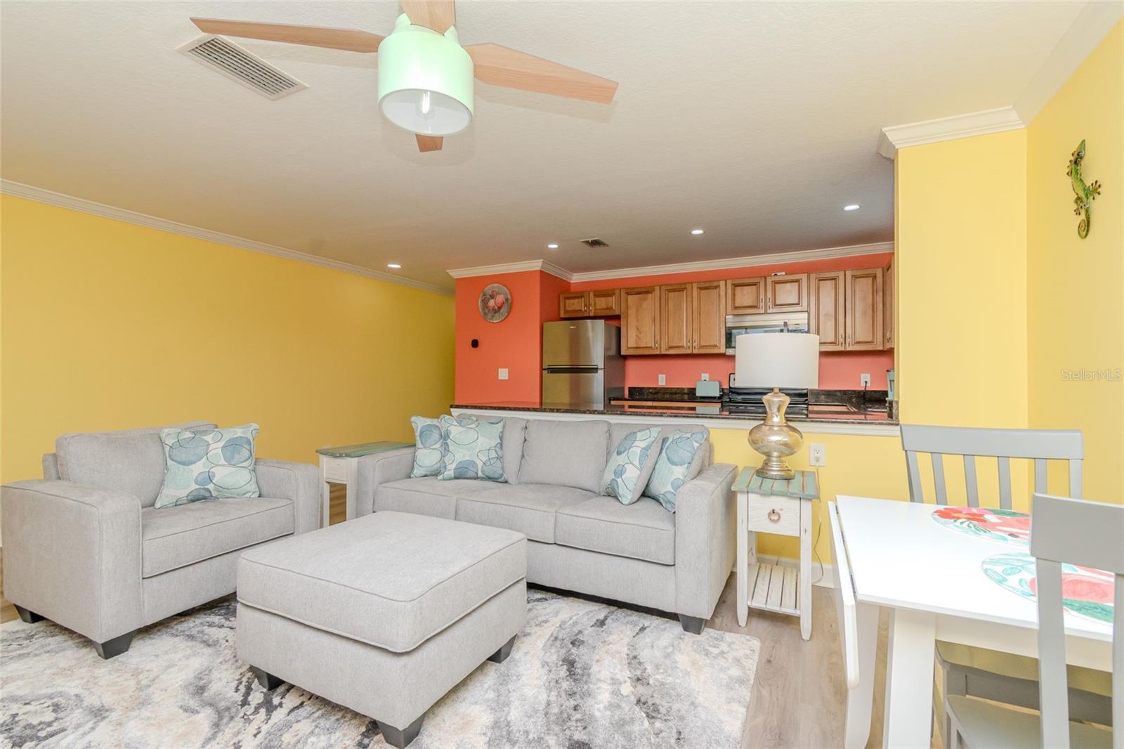 SPACIOUS OPEN CONCEPT TO KITCHEN