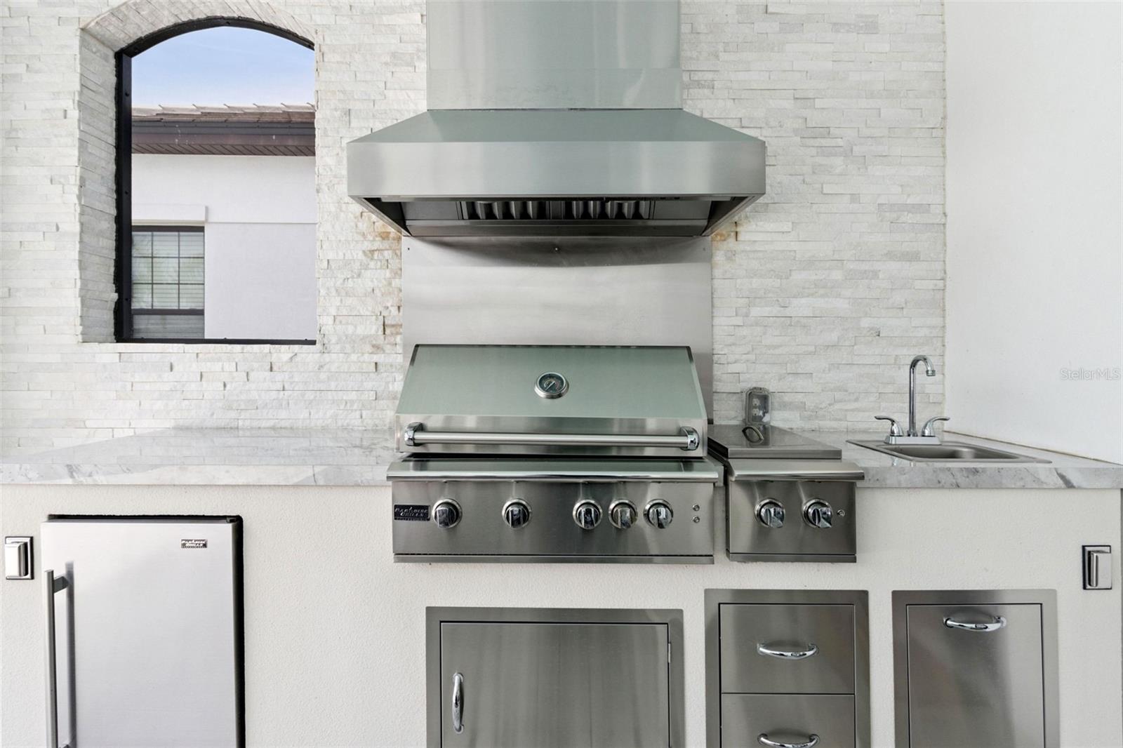 Outdoor Kitchen
