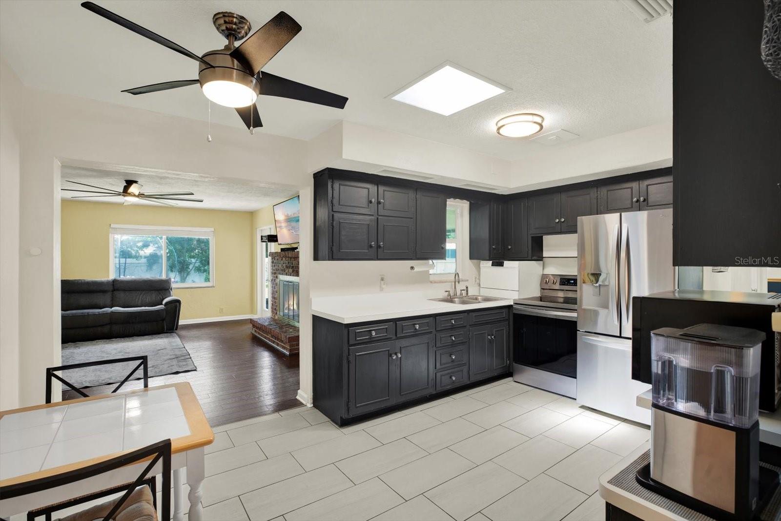 TB8510738