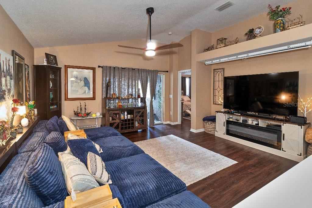 TB8510751
