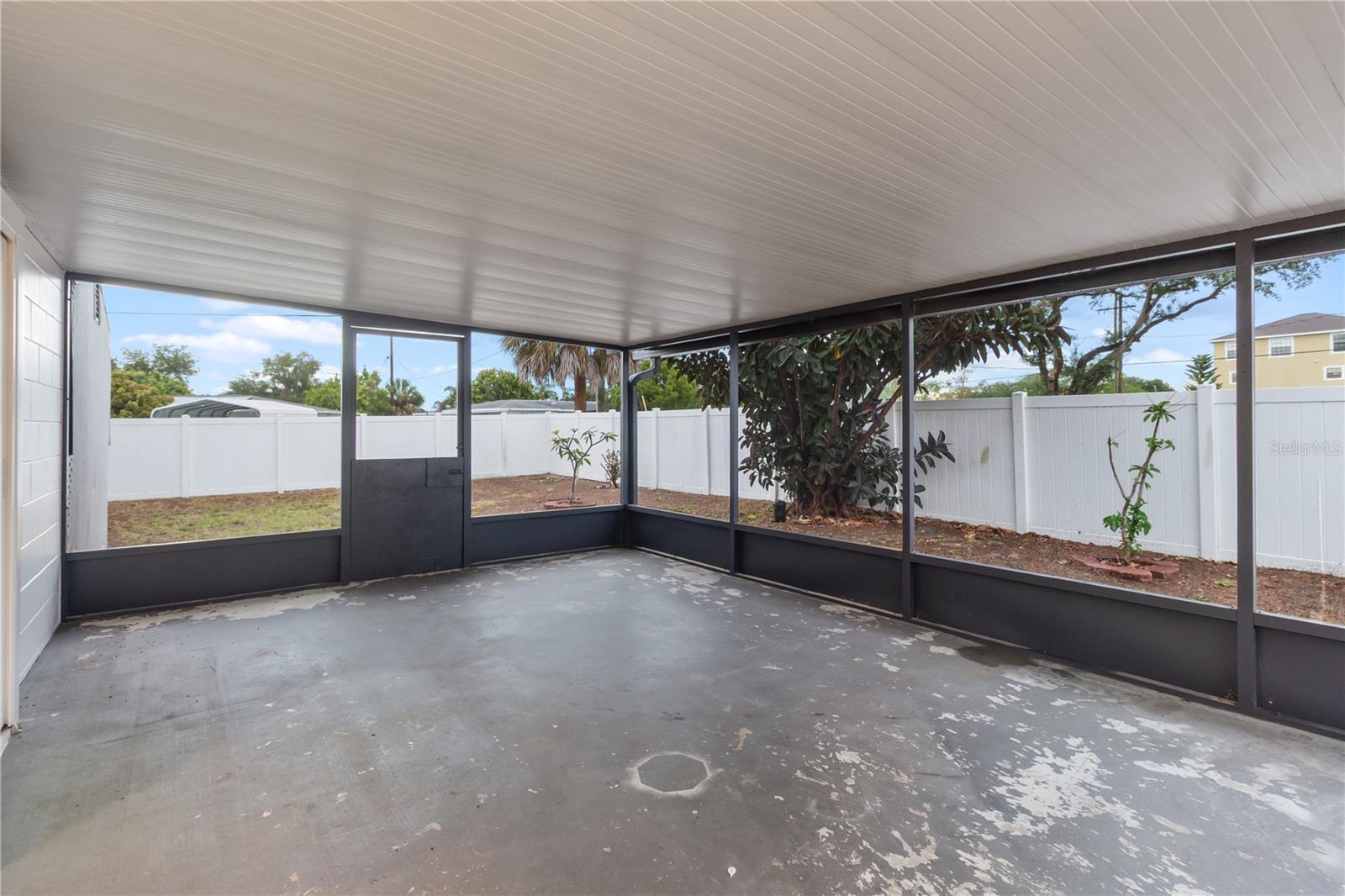 Large Lanai