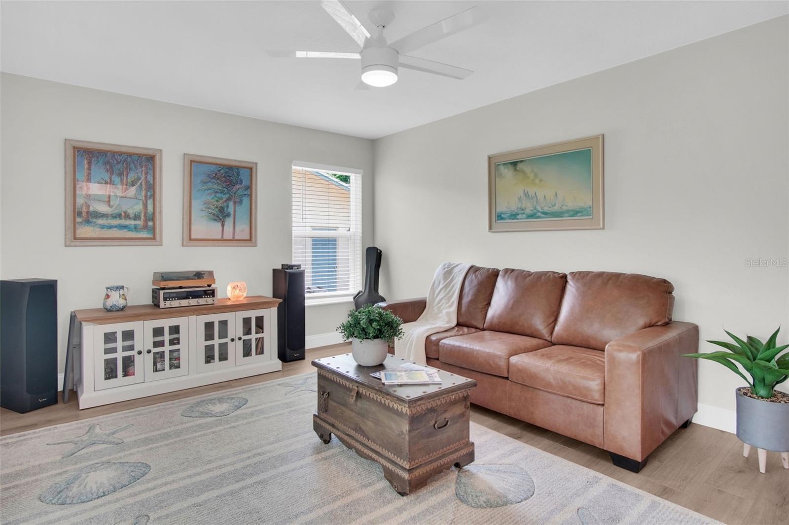 Spacious family room with endless possibilities~
