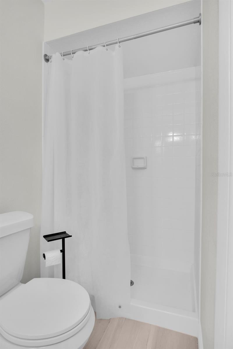 En-suite walk-in shower~