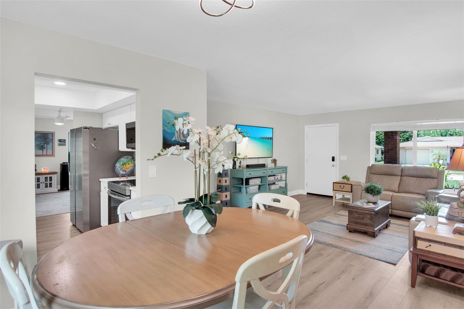 Dining room perfectly tucked between the kitchen & living room~