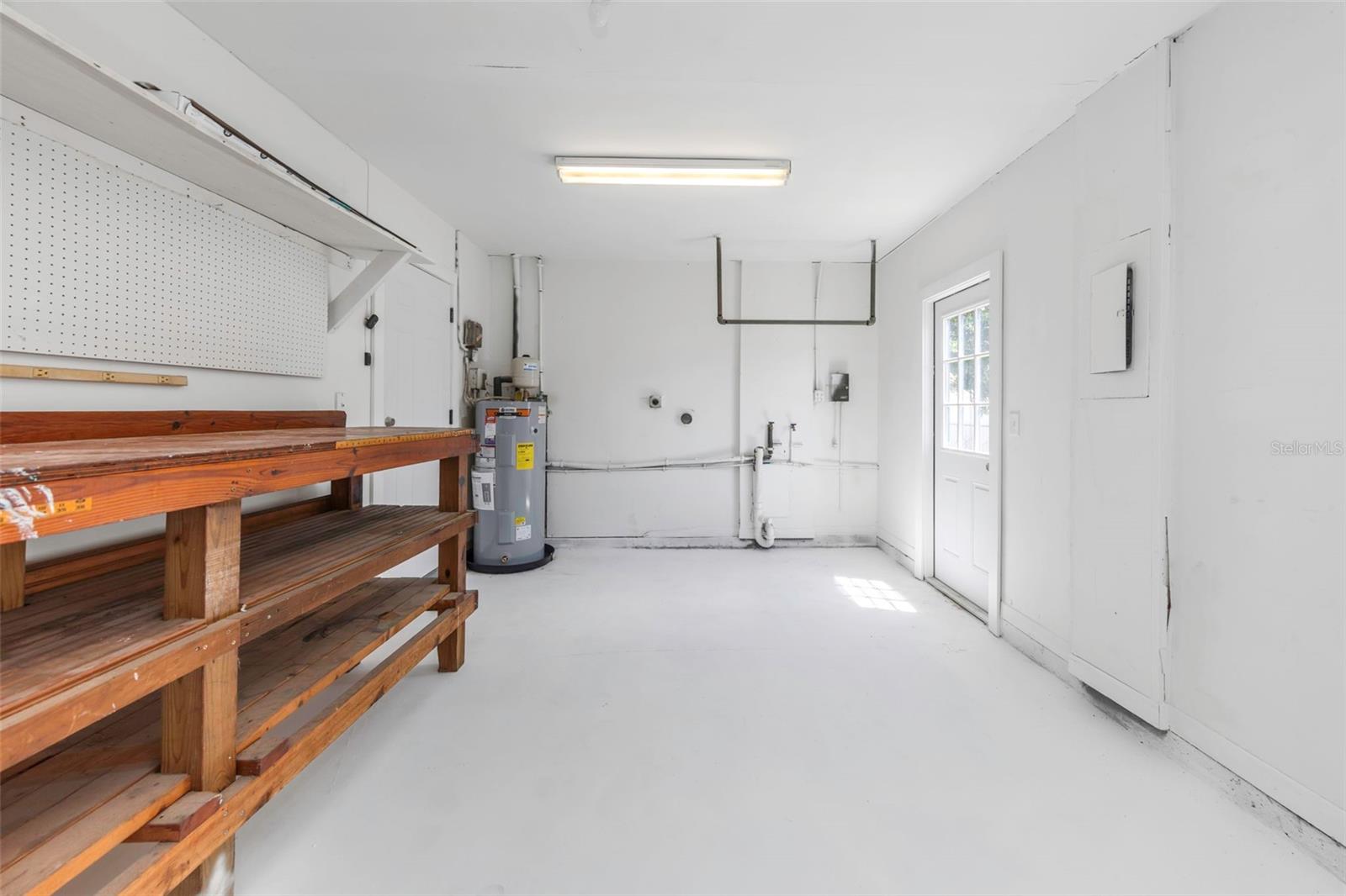 Large garage with laundry hook ups
