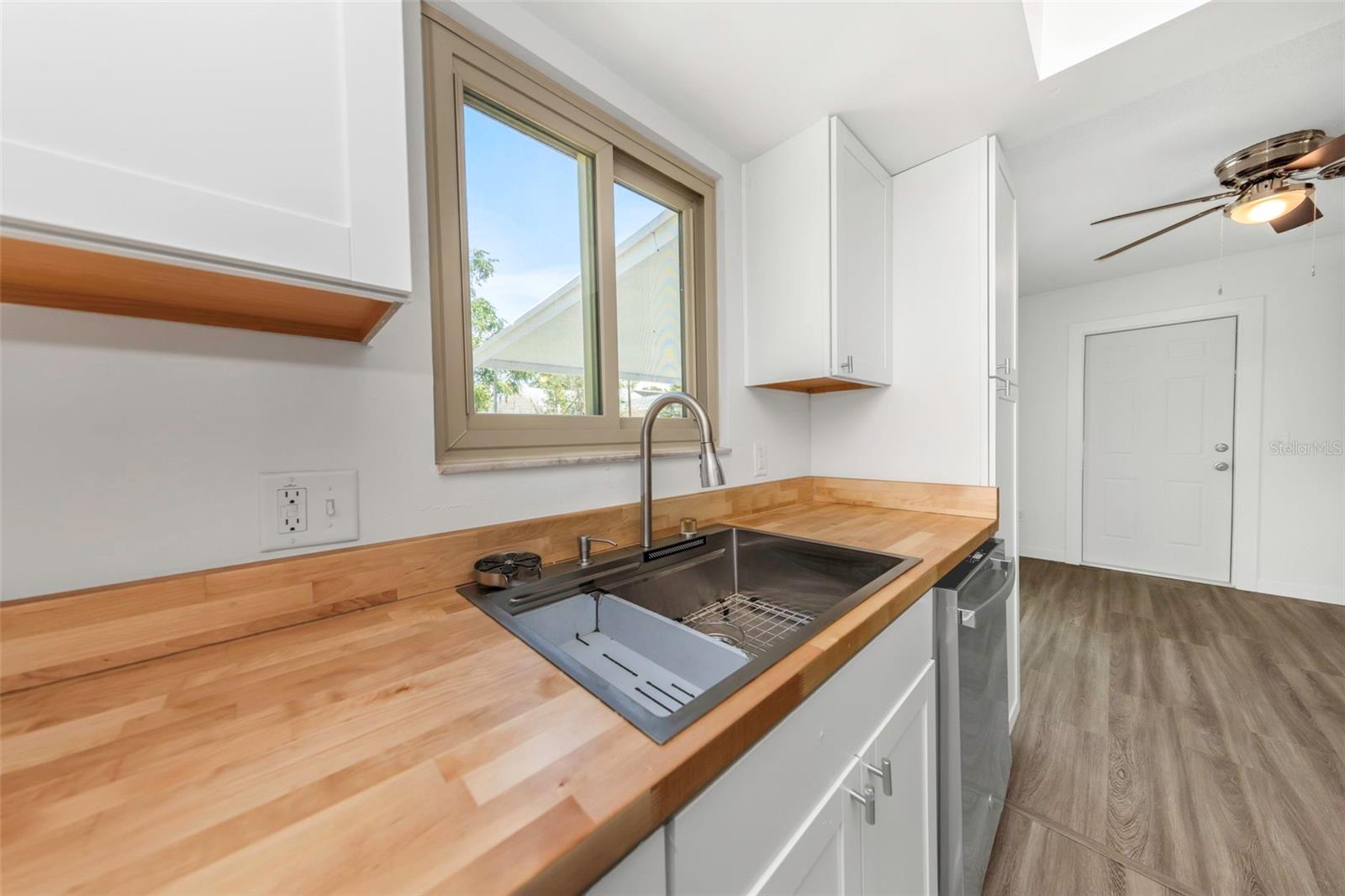 Kitchen sink includes vegetable & glass wash accessories