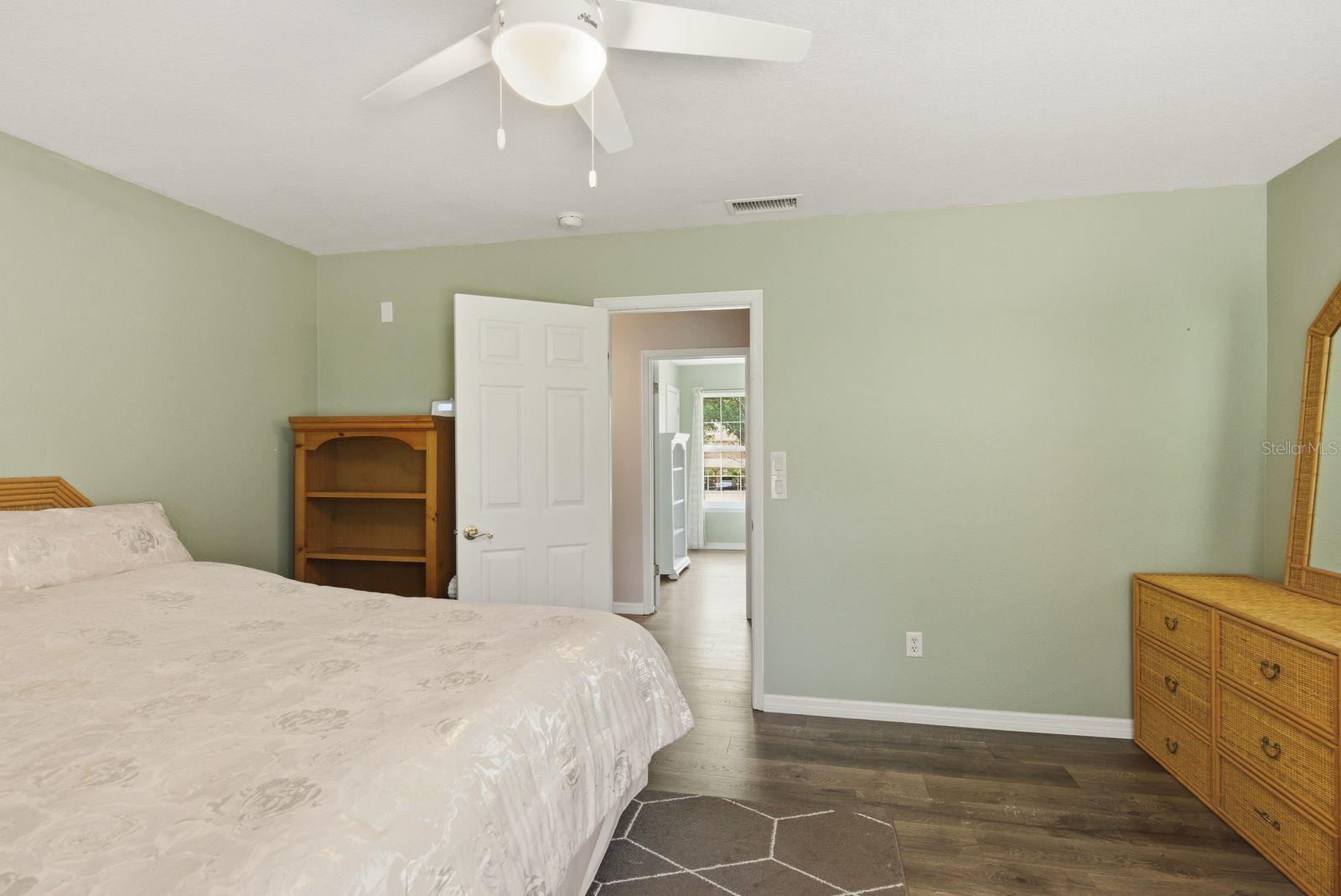 TB8510869