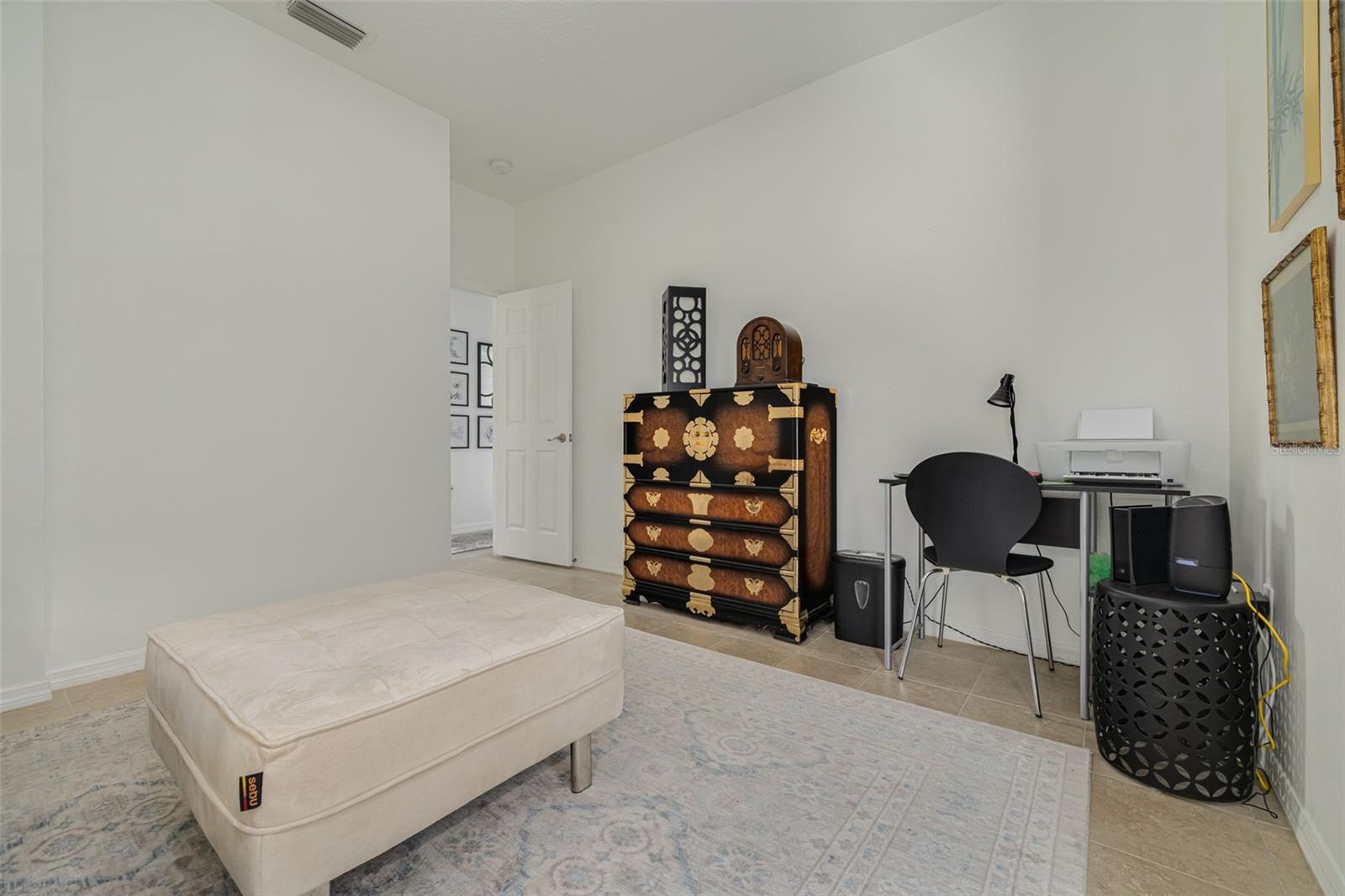 Den / Possible third bedroom