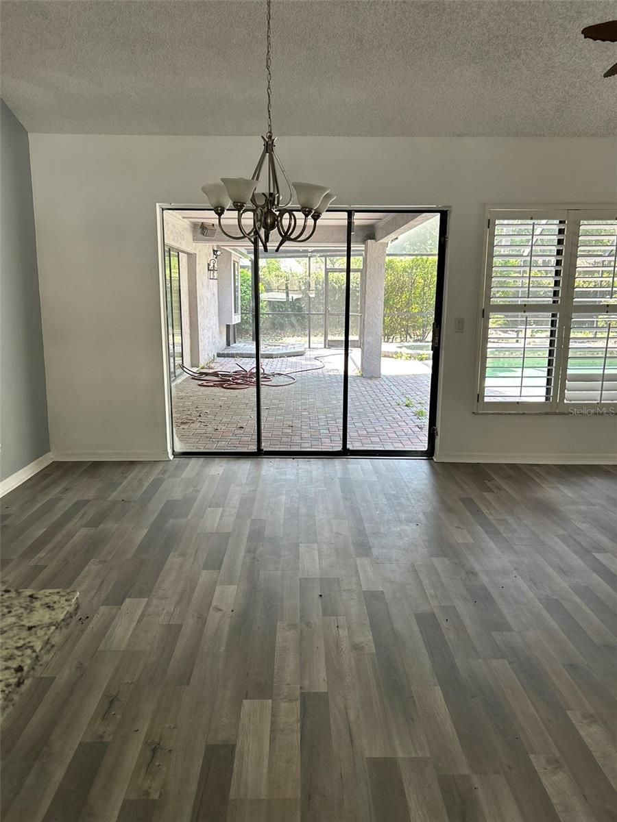 TB8510930