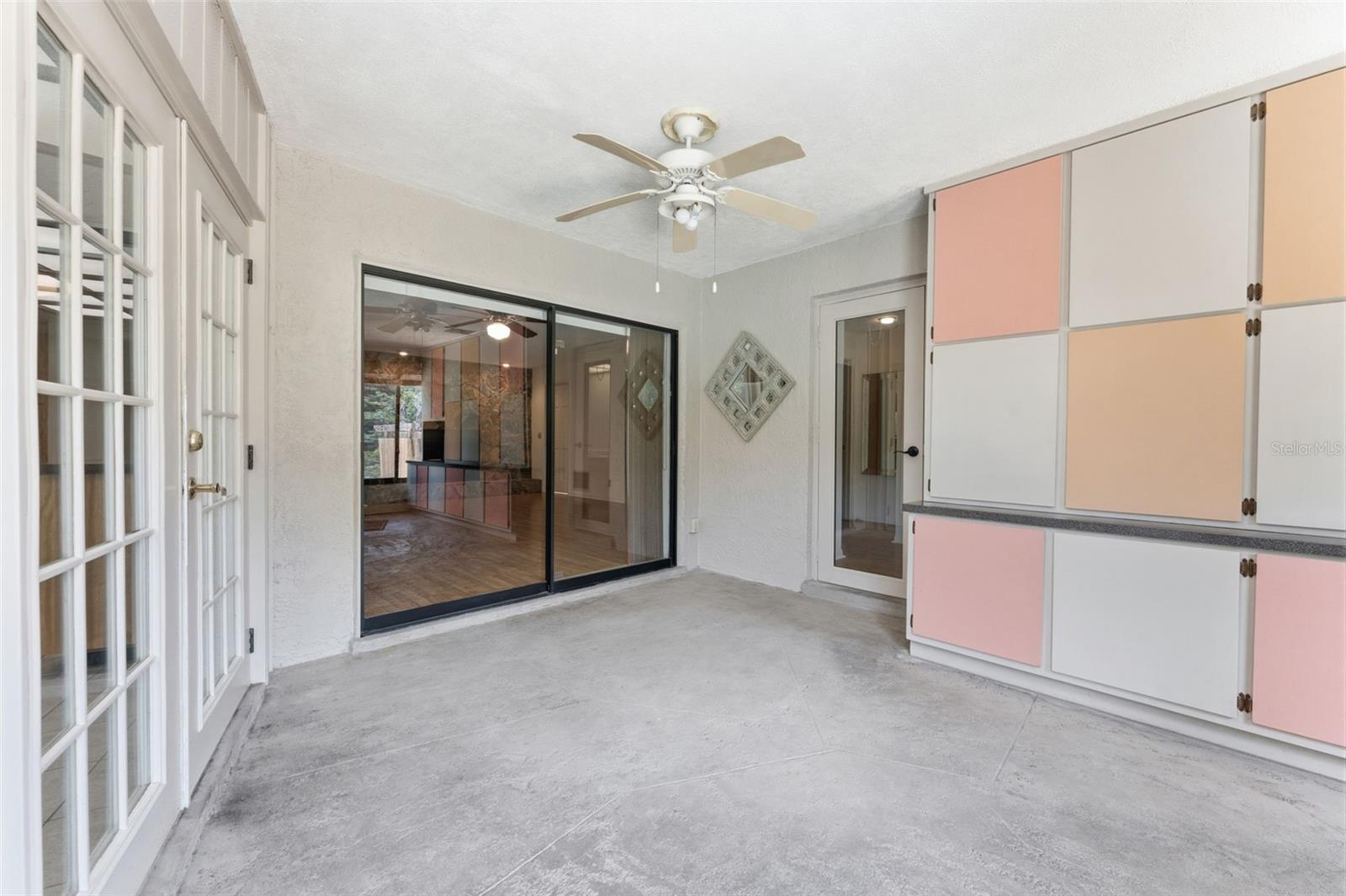 Expansive Flordia Room