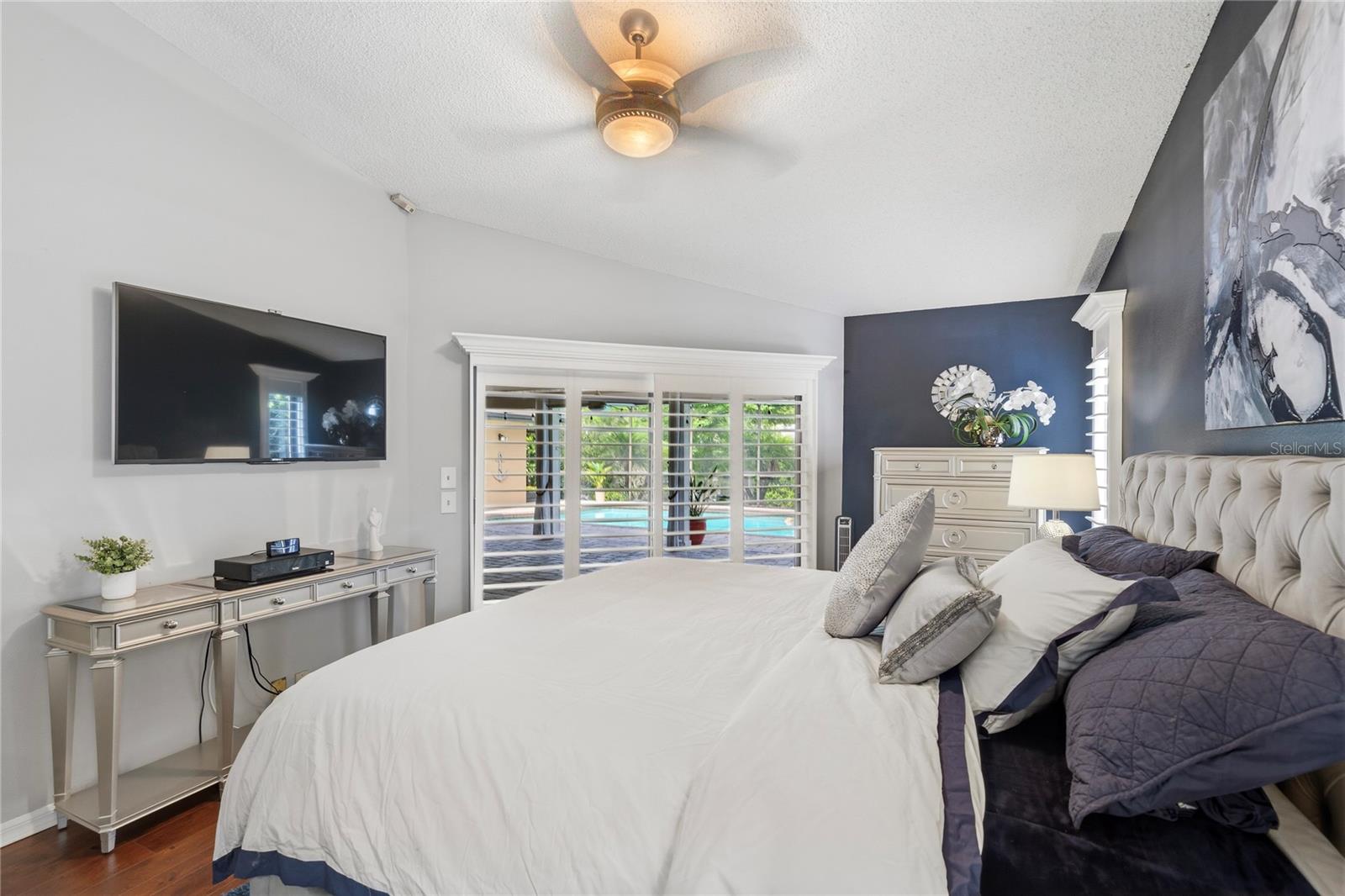 Relaxing master bedroom overlooking the lanai and pool
