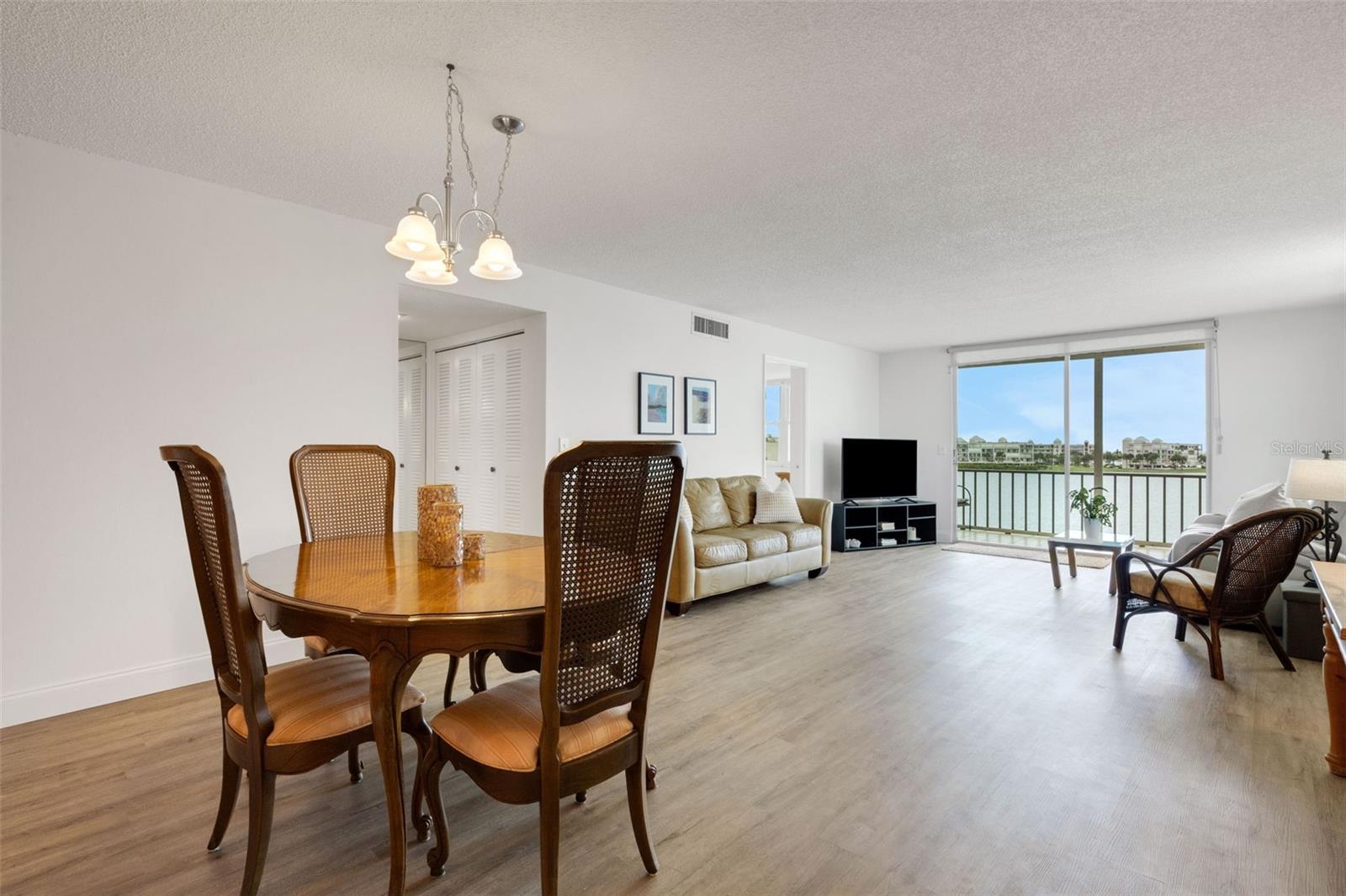 living/dining combo