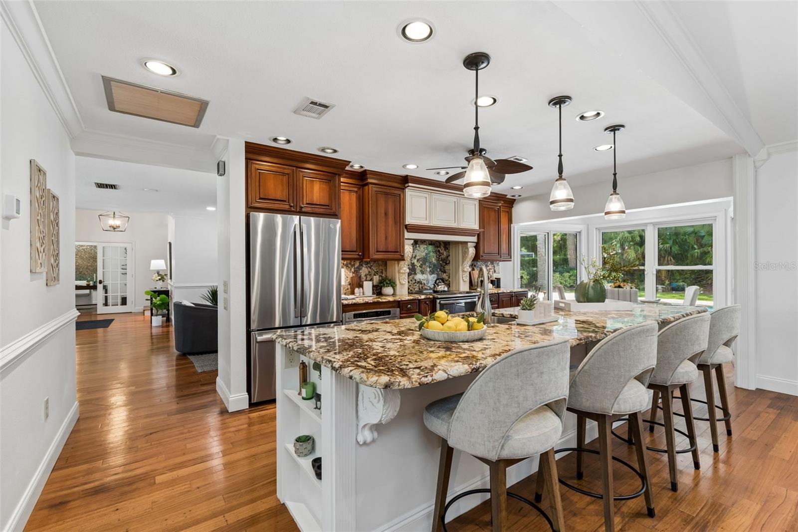 TB8510983