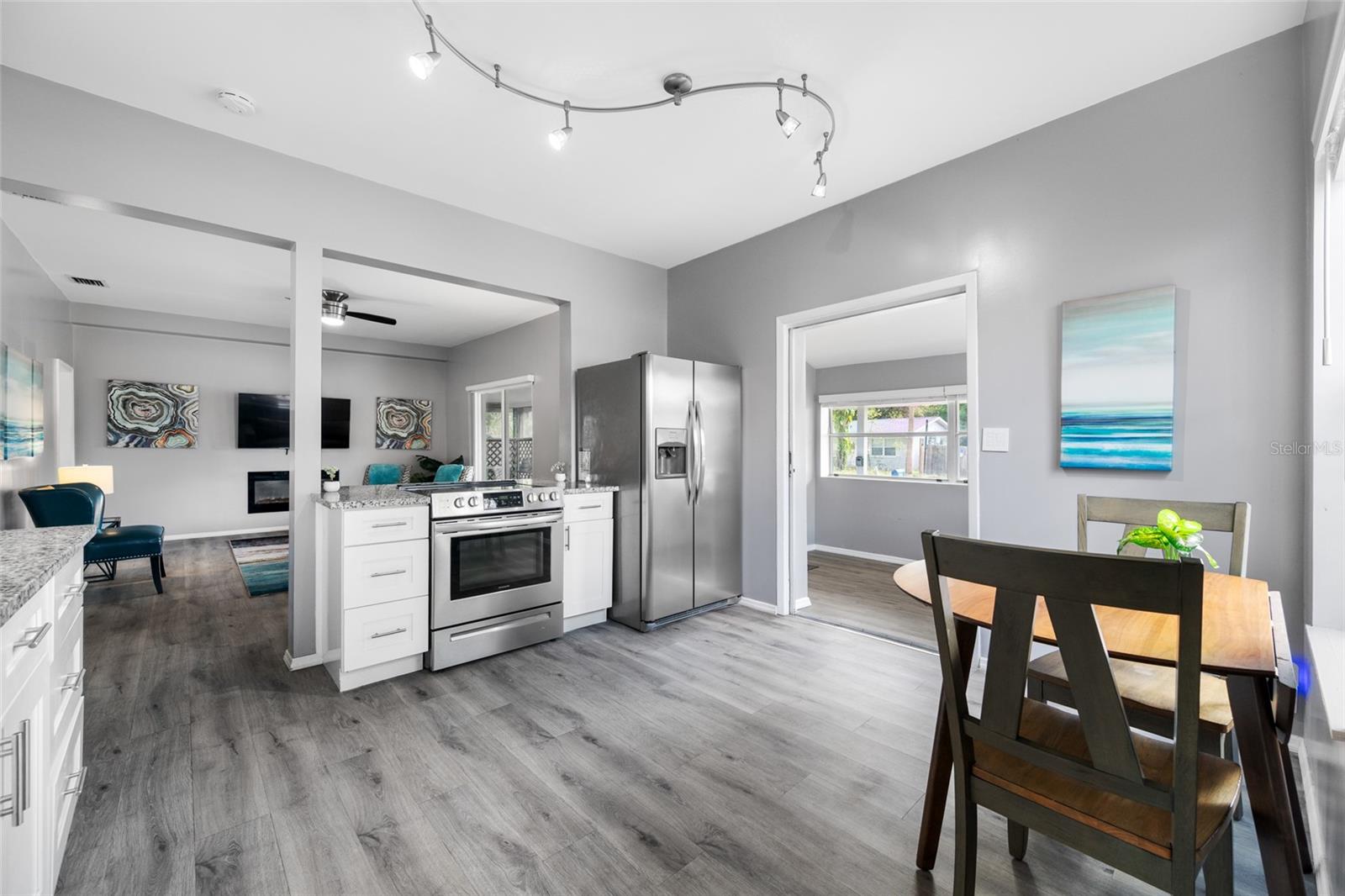 Modern kitchen with granite counters & breakfast bar