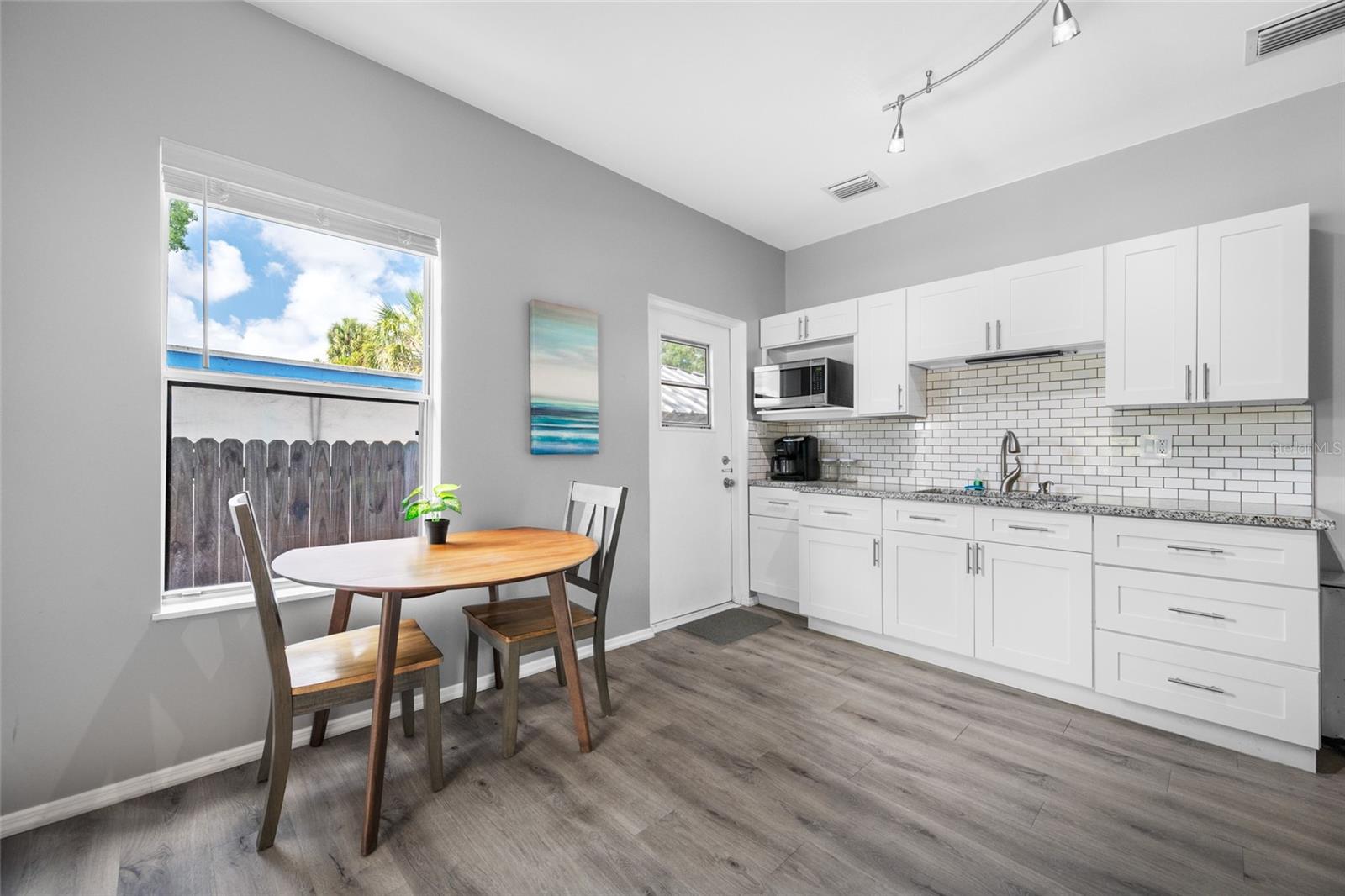 Modern kitchen with granite counters & breakfast bar