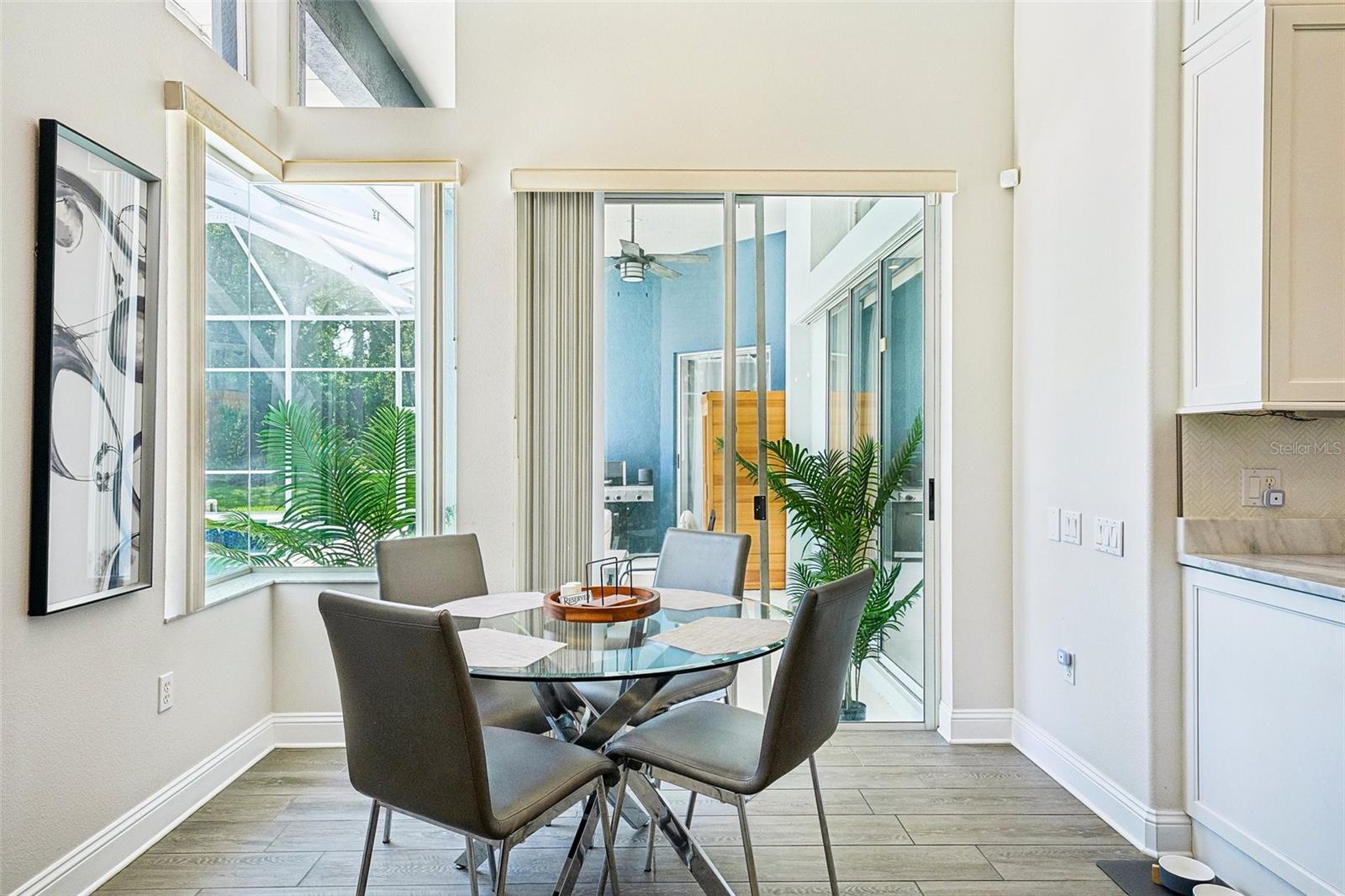 Eat-in kitchen dining room
