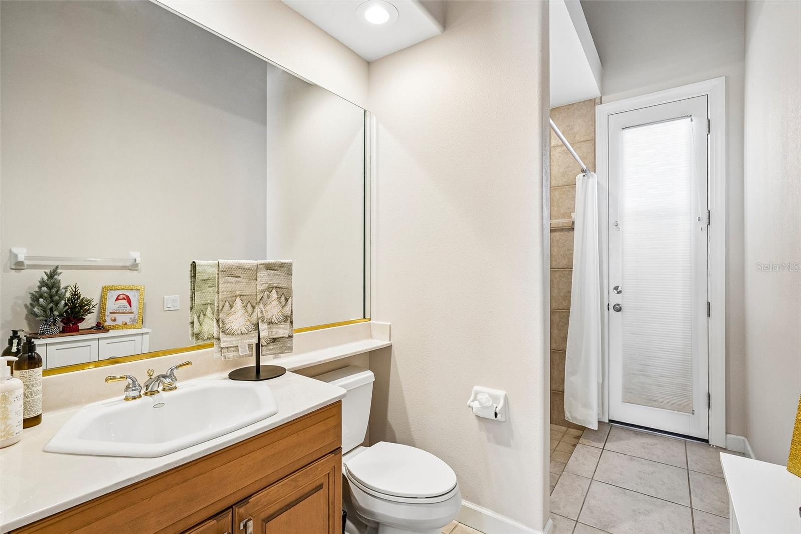 Second bedroom bathroom and pool bathroom