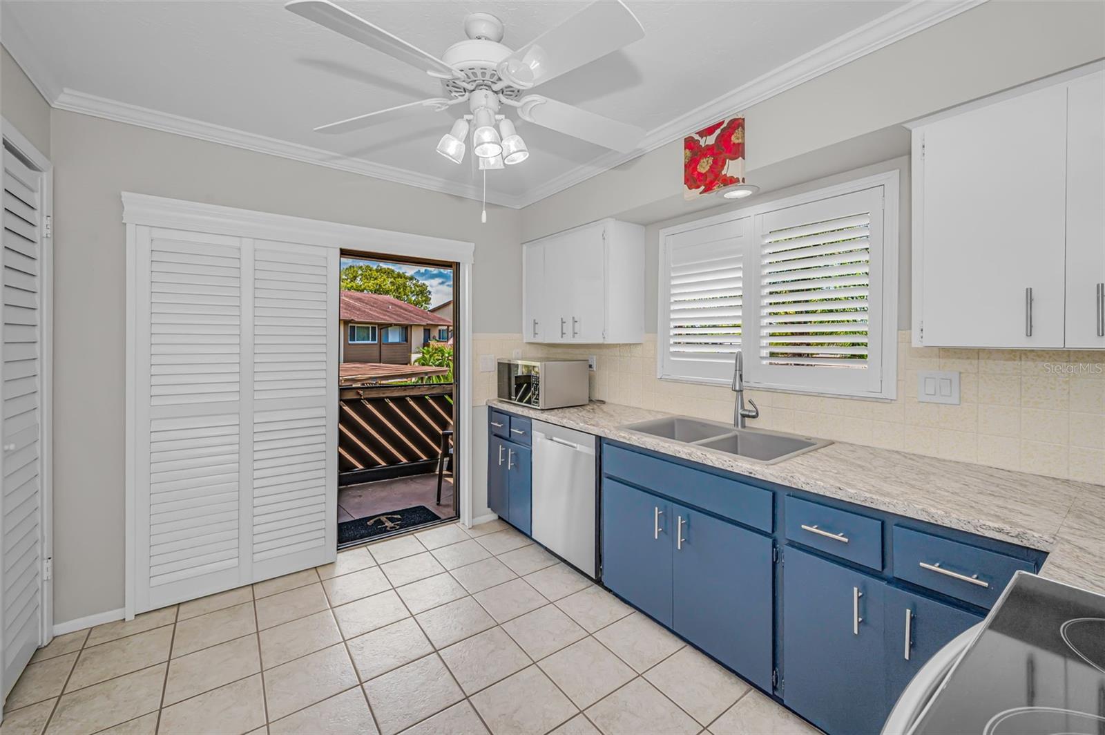 Light bright kitchen