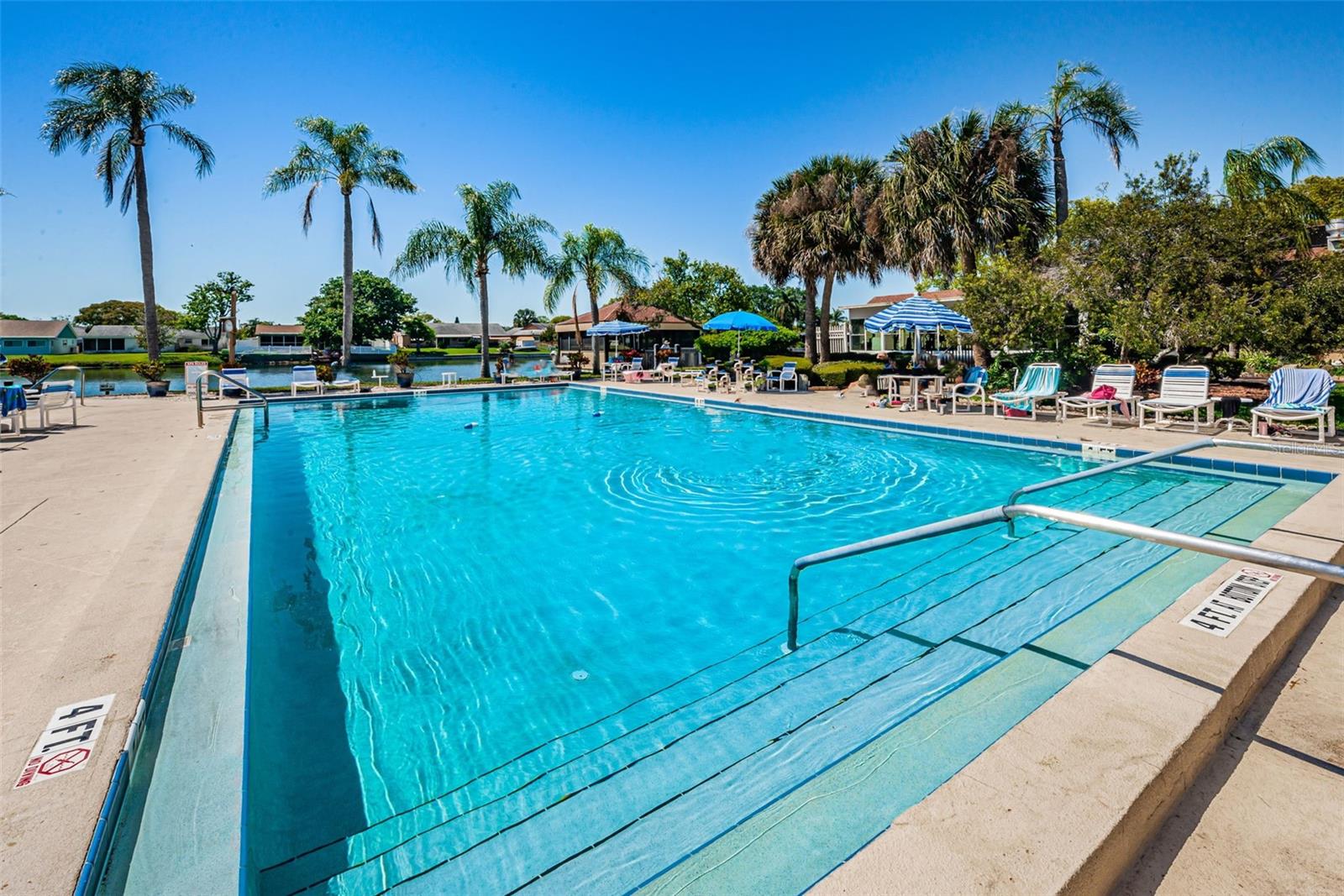55+ Beacon Lakes Community Pool