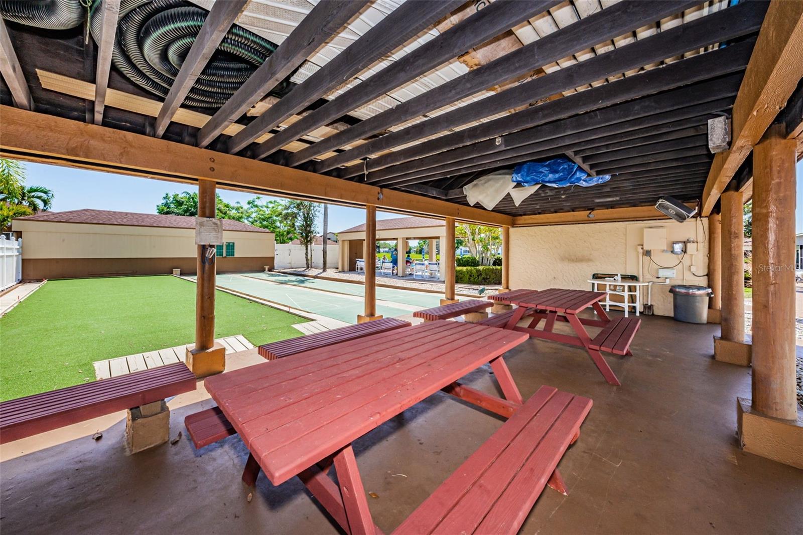 55+ Beacon Lakes Community Picnic Area