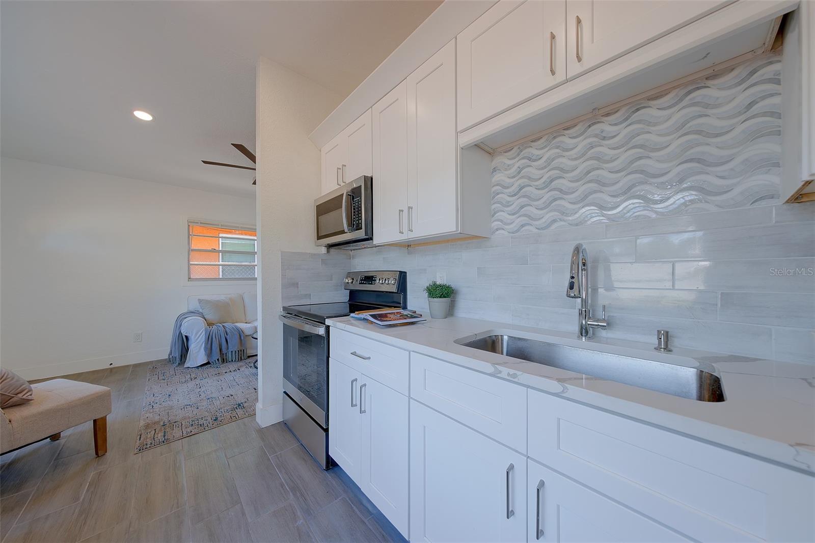 CUSTOM BACK SPLASH DESIGN