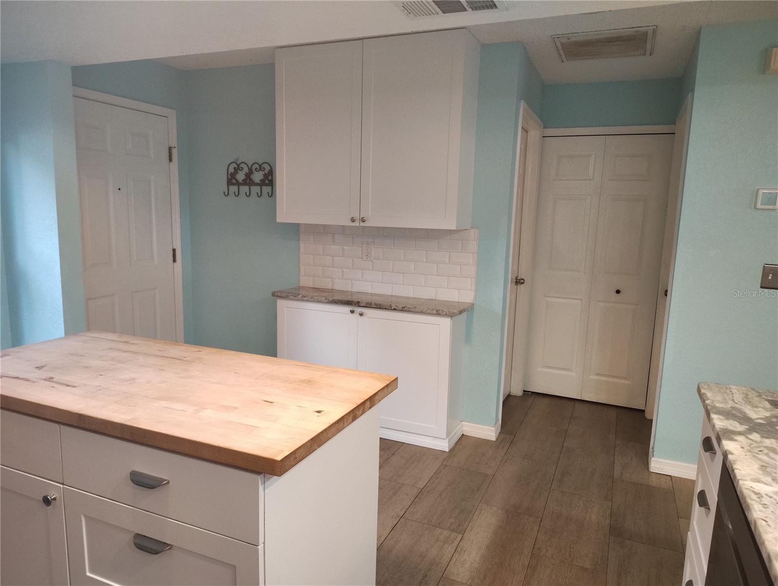 Entrance/Kitchen