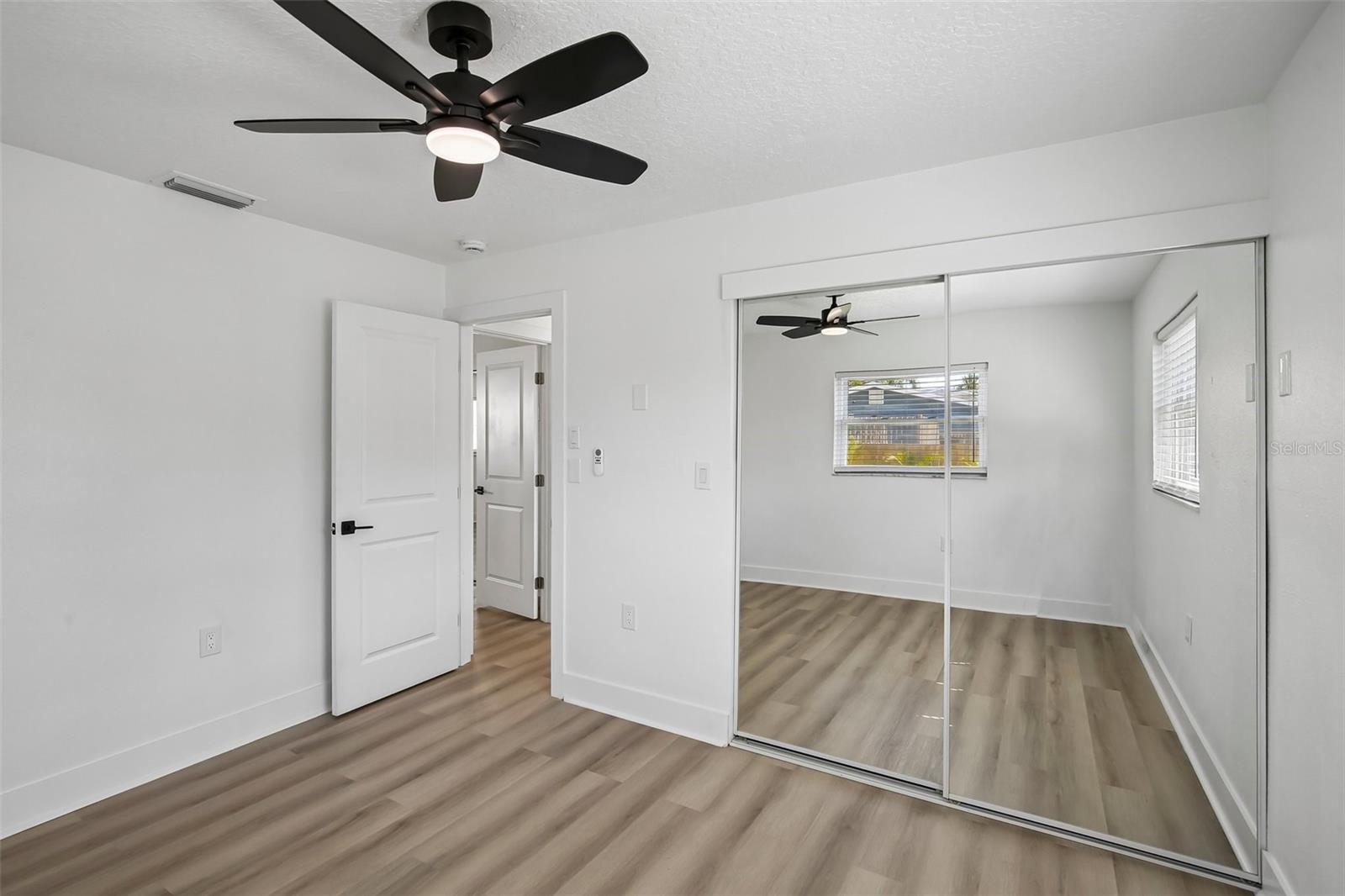 TB8511128