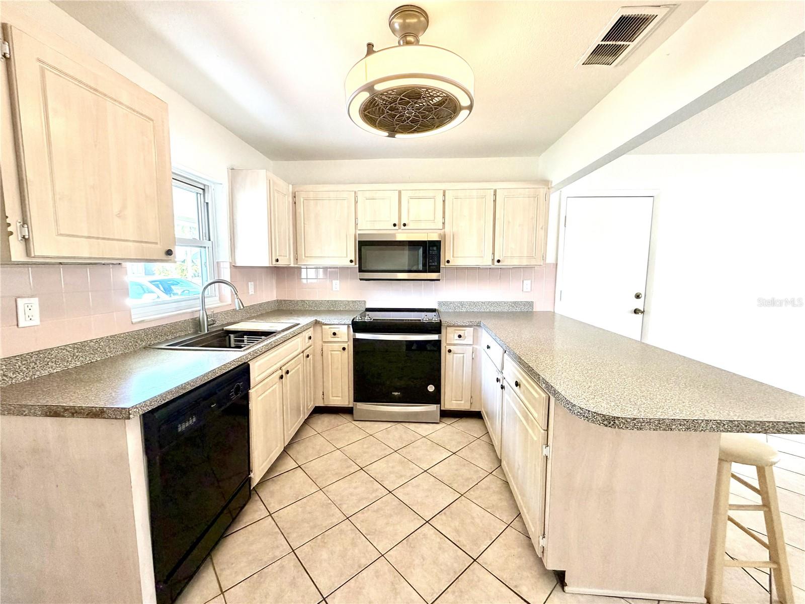 Kitchen has newer range & microwave