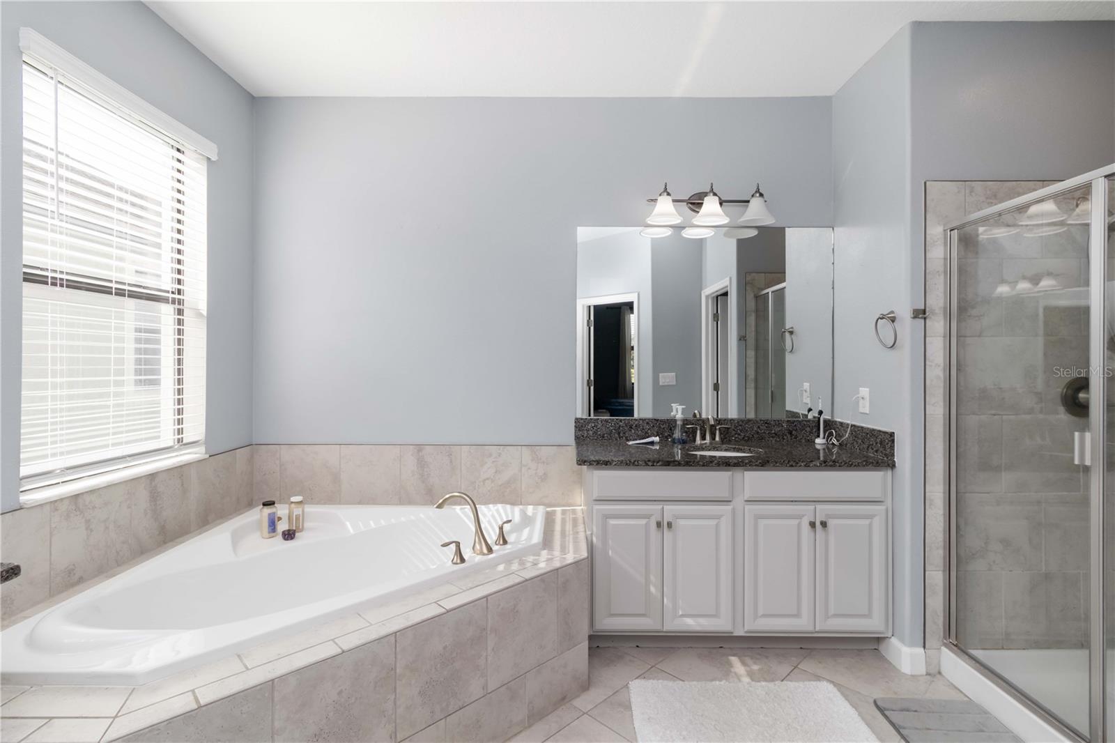 TB8511140